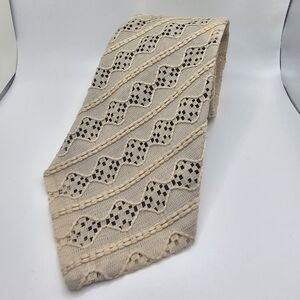 Vintage unbranded men's cream color cloth pattern tie